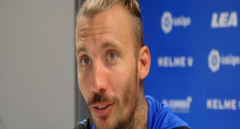 نقل أحد لاعبي ألافيس للمستشفى أثناء مواجهة إيبار